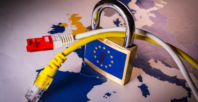 Polonia, l’autorità per la privacy infligge la sua prima multa per violazione del Gdpr