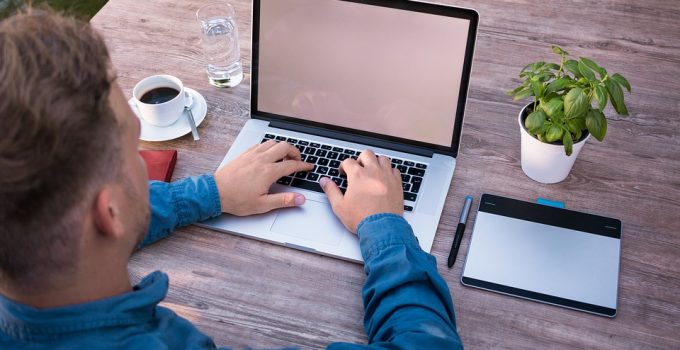 Gli italiani preferiscono avere una vita facile, anche a scapito della privacy