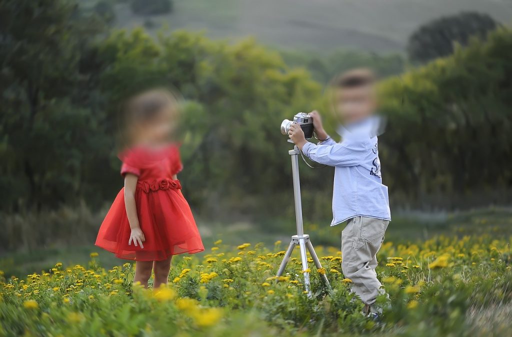 Foto sui social della figlia che sfila: non basta il consenso di un solo genitore per autorizzare la pubblicazione online