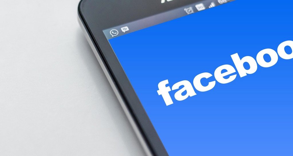 Due euro al giorno di ritardo per chi non toglie le foto da Facebook