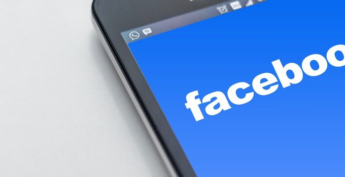 Due euro al giorno di ritardo per chi non toglie le foto da Facebook