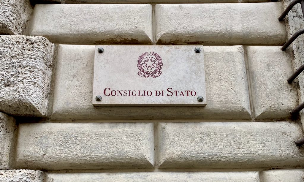 Consiglio di Stato: i consiglieri comunali non possono conoscere i nomi dei beneficiari dei buoni spesa Covid-19