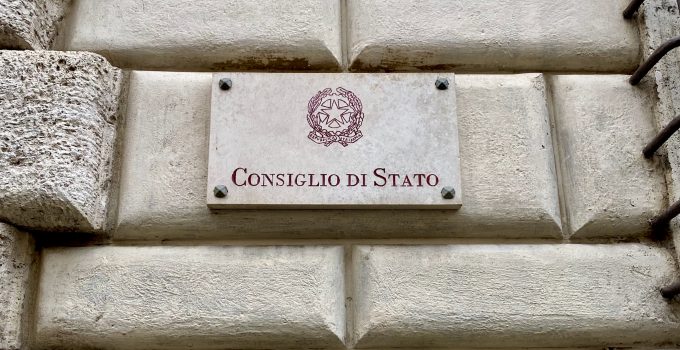 Consiglio di Stato: i consiglieri comunali non possono conoscere i nomi dei beneficiari dei buoni spesa Covid-19