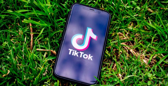 Da Tik Tok nuove misure per tenere i più giovani fuori dalla piattaforma. Intanto oltre 500mila gli account di infratredicenni italiani già bloccati o rimossi