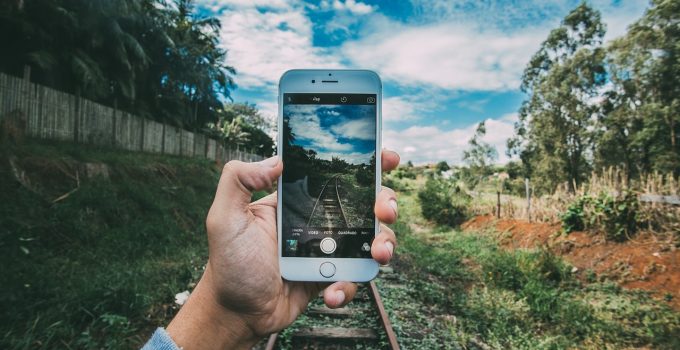 Apple scansionerà il tuo iPhone per tutelare i minori. Ma scatta l’allarme sulla privacy